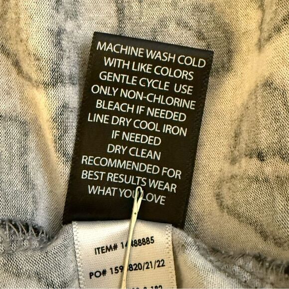 Torrid Super Soft Gray & Black Leopard Print Tee.  Size 4 - Picture 6 of 8